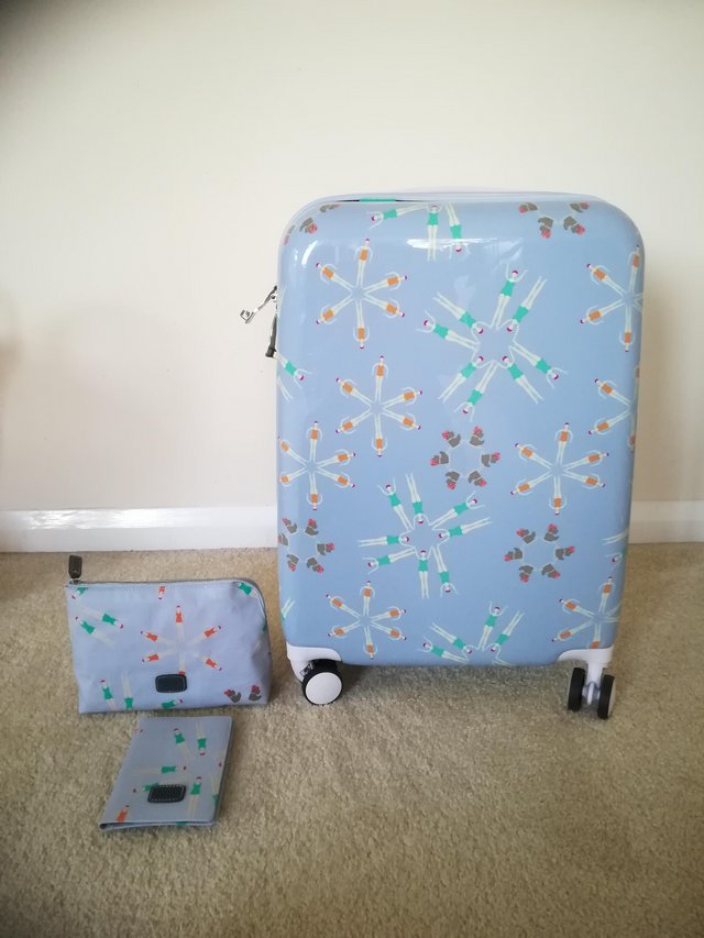 Image 3 of New RADLEY suitcase with small pouch and passport cover