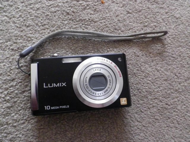 Preview of the first image of LUMIX PANASONIC DIGITAL CAMERA , CHARGER, HARD CASE.