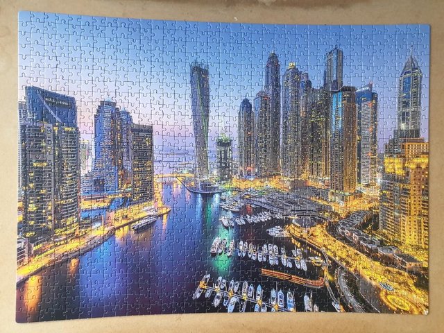 Preview of the first image of 1000 piece FLUORESCENT Jigsaw called DUBAI, by CLEMENTONI..