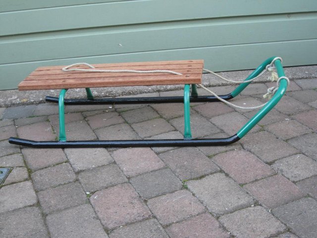 Image 2 of A toboggan/sledge in excellent condition