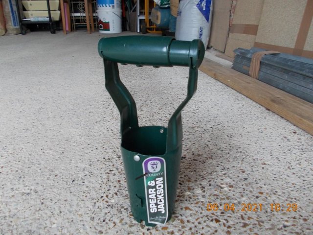 Image 2 of Spear & Jackson Bulb Planter - New and Unused