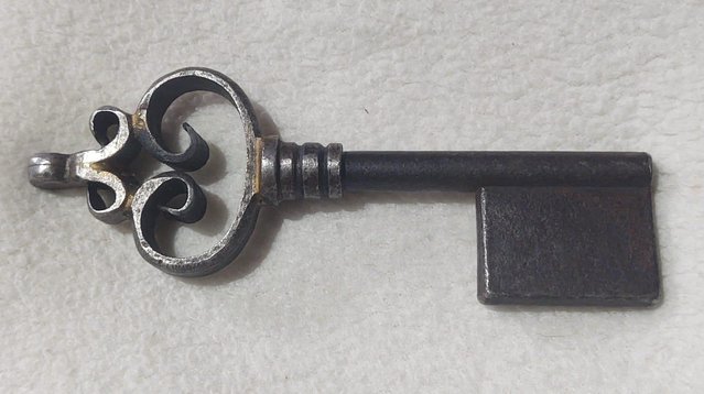 Image 2 of Unusual Antique/Vintage Key