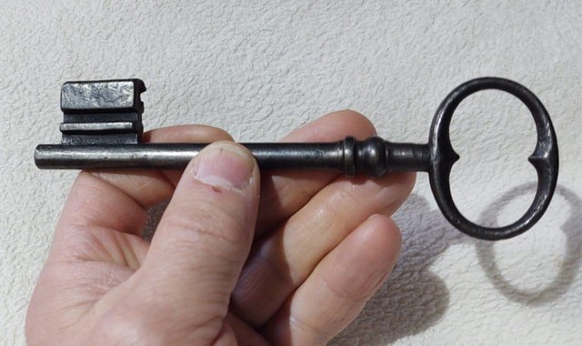 Image 2 of Large Antique/Vintage Key