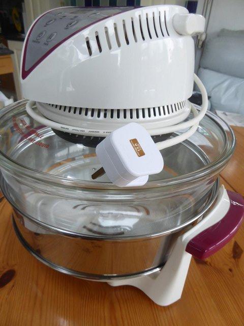 Image 4 of Cookworks Halogen oven as new with two HO cookbooks