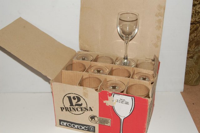 Image 2 of Set of 12 x Arcoroc stemmed 14cl (small) wine glasses NEW