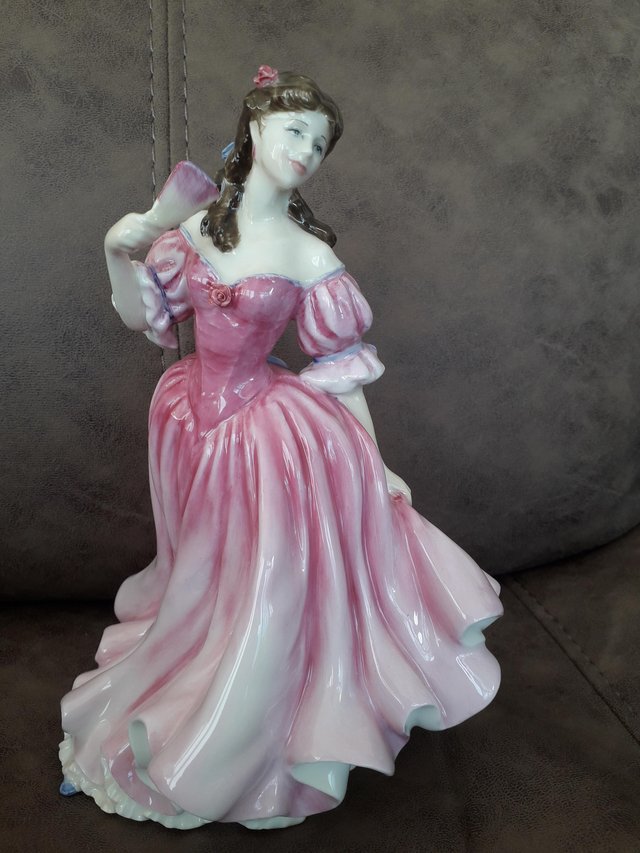 Preview of the first image of Royal Doulton Figure of the Year 1999 Lauren.
