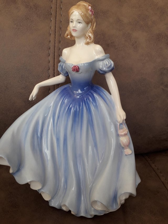 Image 2 of Royal Doulton Classics Figure of the Year 2001 Melissa