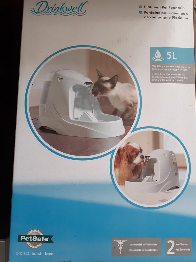 Preview of the first image of Drinkwell pet water fountain..
