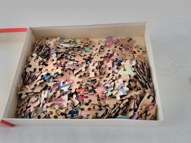 Image 2 of Circular Coronation Souvenir Series Jigsaw.