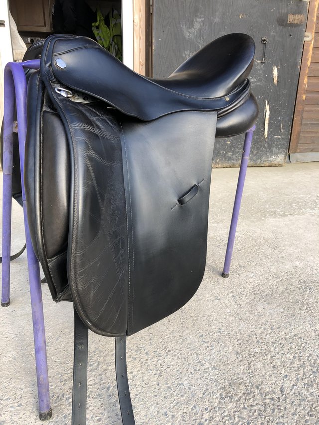 Preview of the first image of Albion SLK Platinum Dressage saddle.