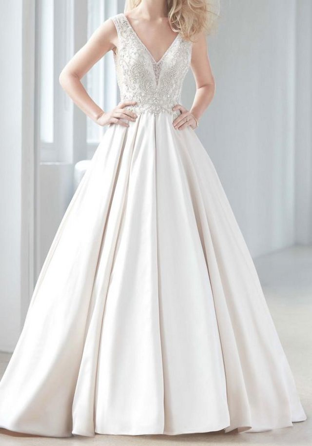 Preview of the first image of designer Wedding dress Allure mj350.