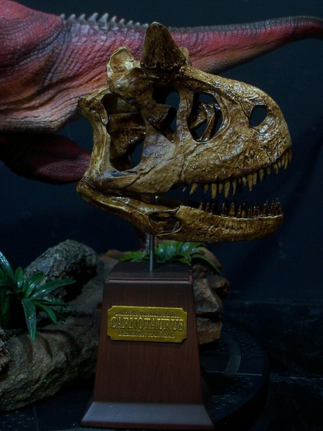 Image 3 of Damtoys Dinosaur Carnotaurus Red Exclusive Statue