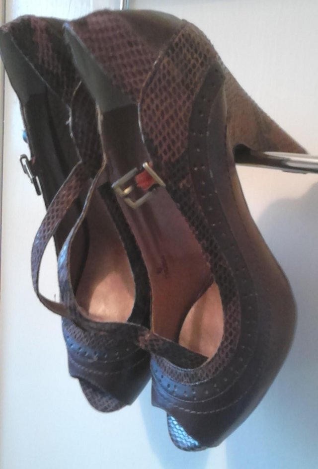 Preview of the first image of High Heel Ladies Shoes, Size 6.
