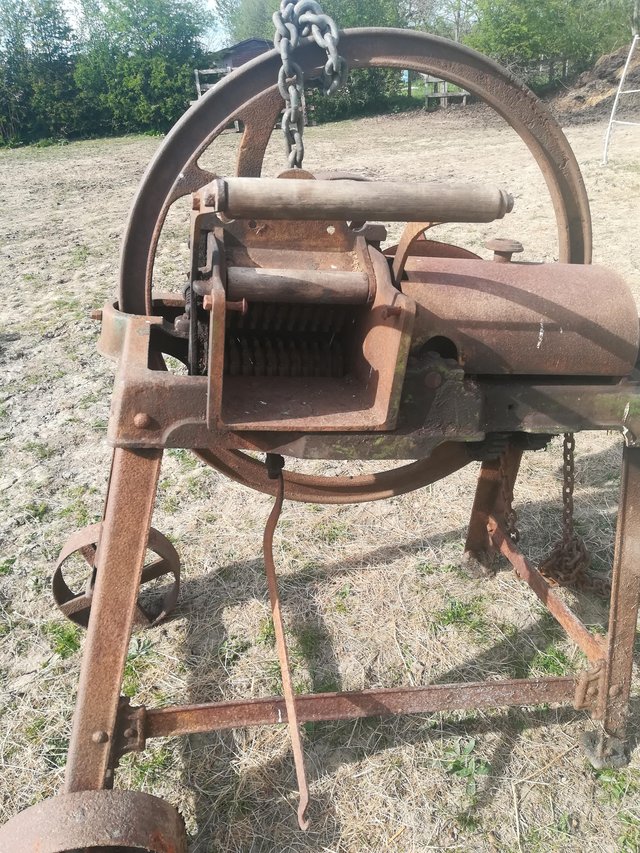 Image 3 of reduced very old Chaff chopper