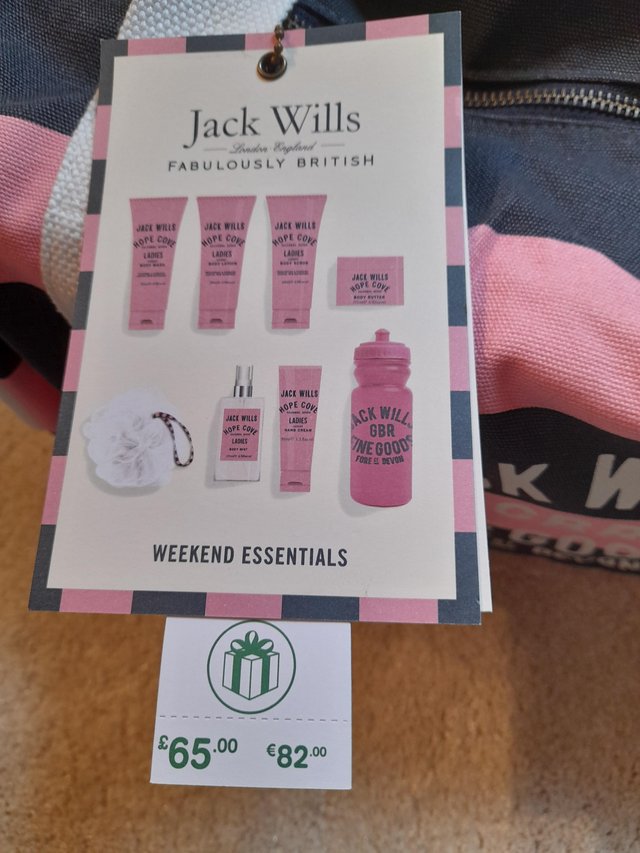 Preview of the first image of Jack Wills Weekend / gym bag with all 8 contents.
