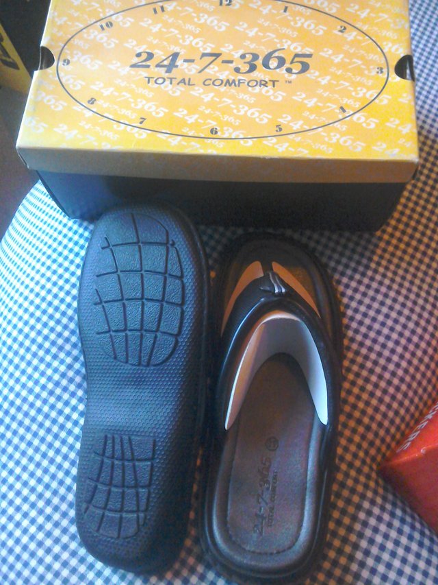 Preview of the first image of 24-7-365 total comfort flip flops,brand new,boxed, size 9uk,.