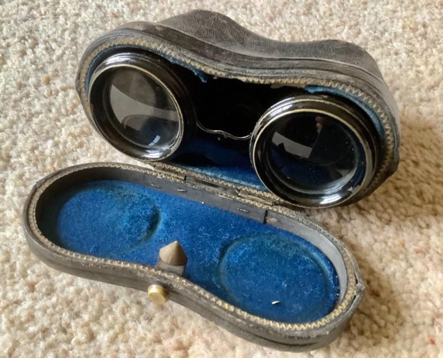Image 2 of Old Opera / Field glasses with case