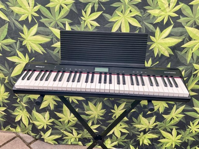 Image 3 of ROLAND GO: PIANO KEYBOARD & Stand