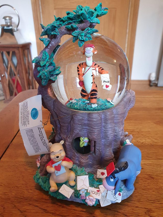 Preview of the first image of DISNEY WINNIE THE POOH GLOBE.