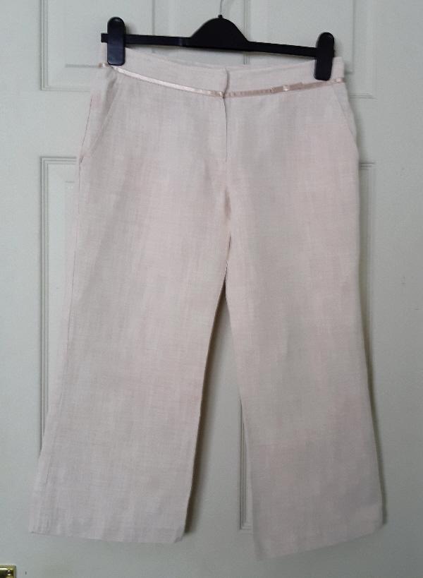 Preview of the first image of Stunning Ladies Linen Mix Crop Trousers By Next - Size 8.