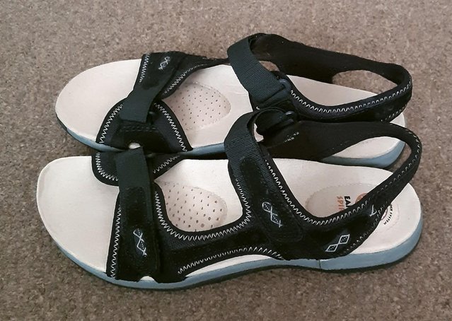 Preview of the first image of Womens New Earth Spirit "Frisco" Black Sandals - Size 9.