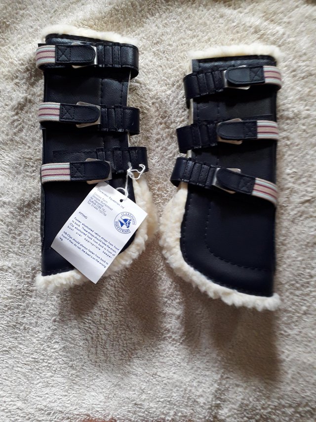 Preview of the first image of Clarendon Tendon Boots for large horse.