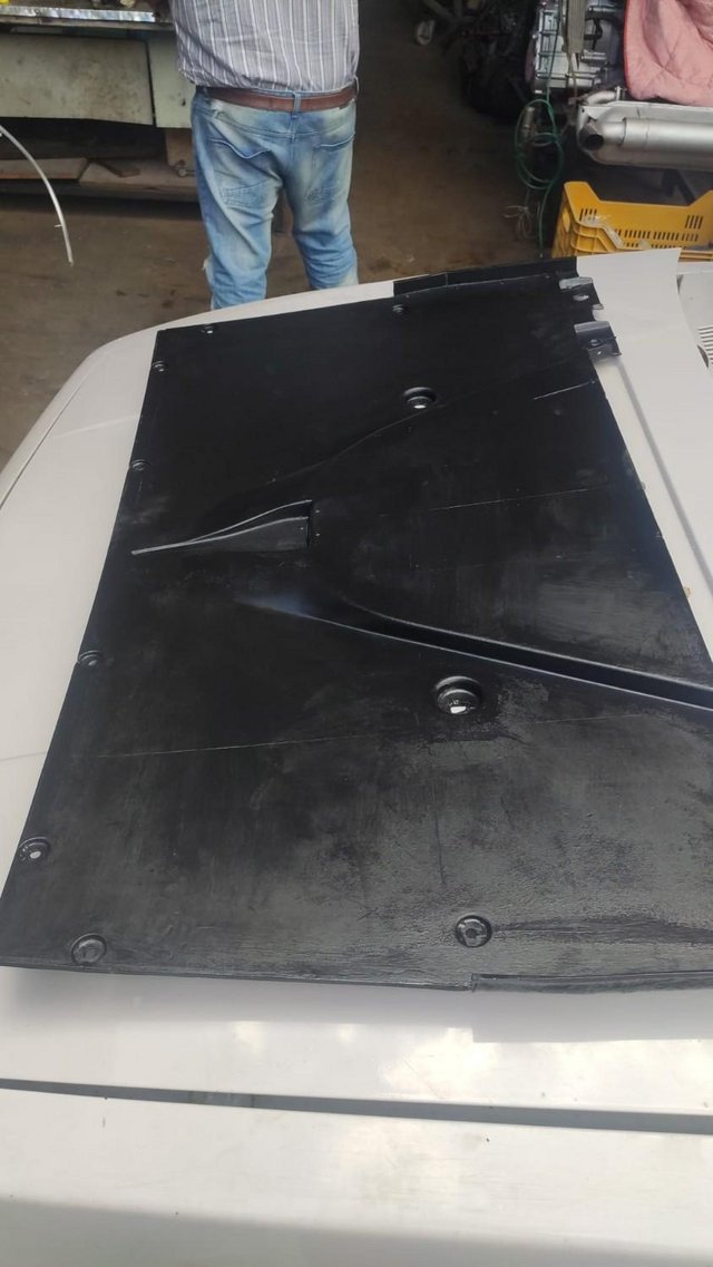 Preview of the first image of Ferrari 355 rear under floor.