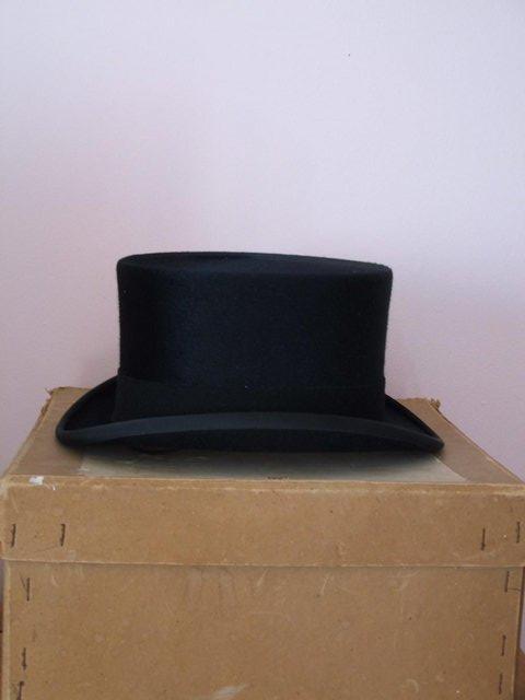 Preview of the first image of Immaculate ladies top hat size 56 (6.7/8).