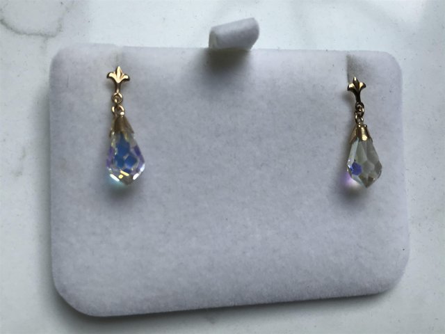 Preview of the first image of Vintage 375 9ct gold 1950s Aurora Borealis crystal earrings.