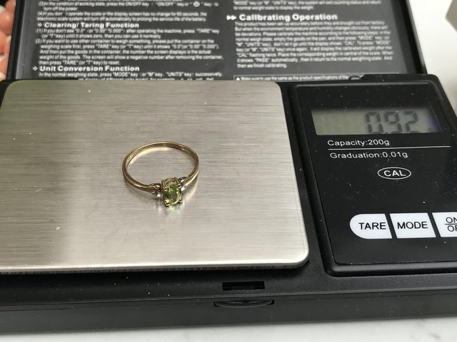 Image 3 of Vintage / antique Peridot 9ct gold ring