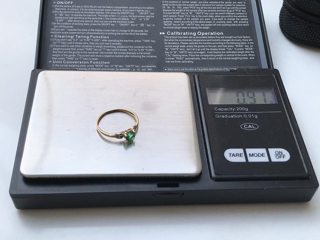 Image 2 of Green stone 9ct impressed mark ring