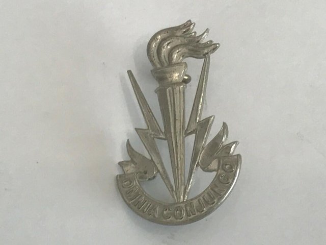 Preview of the first image of Special forces officers Belgium military cap badge.