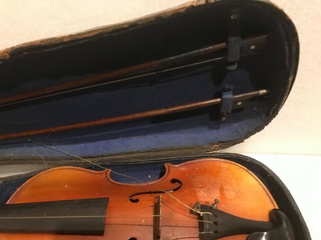 Image 5 of Maidstone School Orchestra 4/4 violin + 2 bows and case rest
