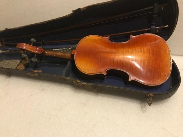 Image 7 of Maidstone School Orchestra 4/4 violin + 2 bows and case rest