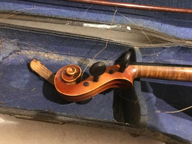 Image 9 of Maidstone School Orchestra 4/4 violin + 2 bows and case rest