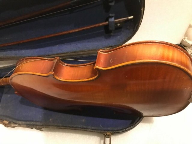 Image 10 of Maidstone School Orchestra 4/4 violin + 2 bows and case rest