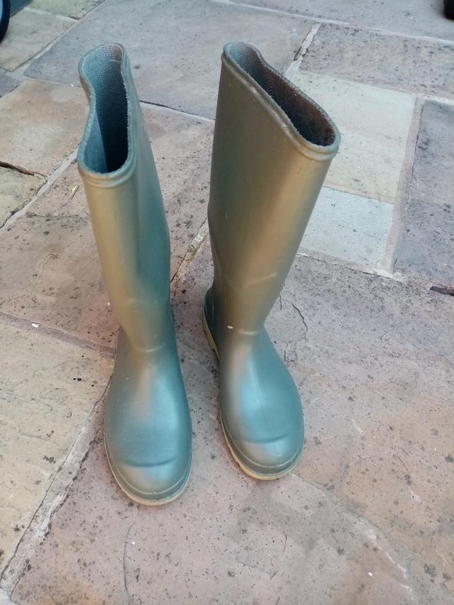Image 2 of Wellies – Olive Green - AS NEW