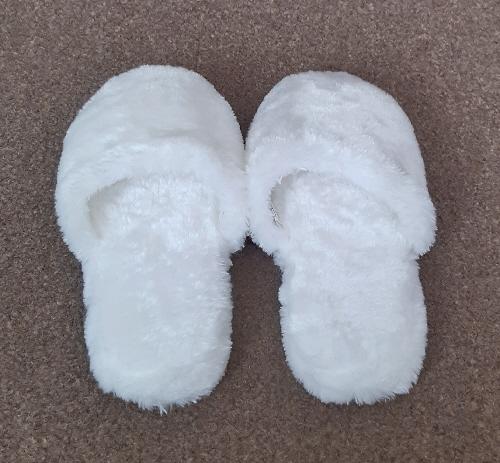 Image 2 of Brand New Ladies White Faux Fur Slippers - Size M(4-7)