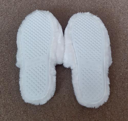 Image 3 of Brand New Ladies White Faux Fur Slippers - Size M(4-7)
