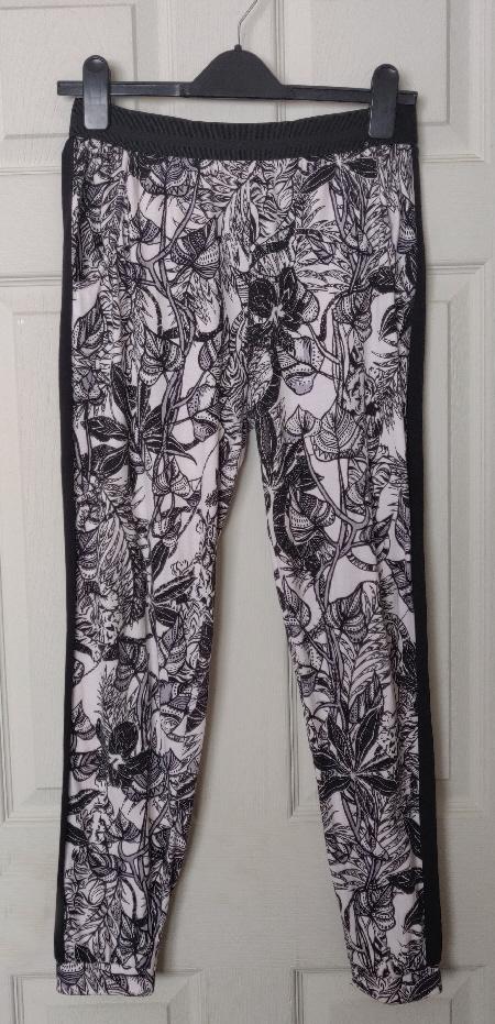 Preview of the first image of Ladies River Island Black & White Stretch Leggings - Size 10.