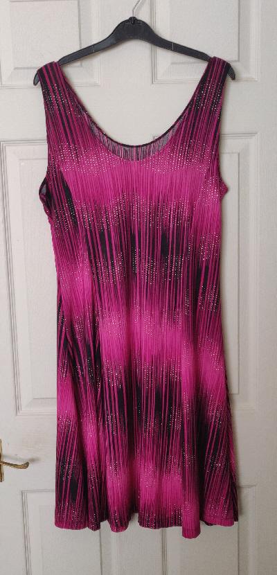 Preview of the first image of Pretty Ladies Black/Magenta Glitter Dress - Size XXL     B13.