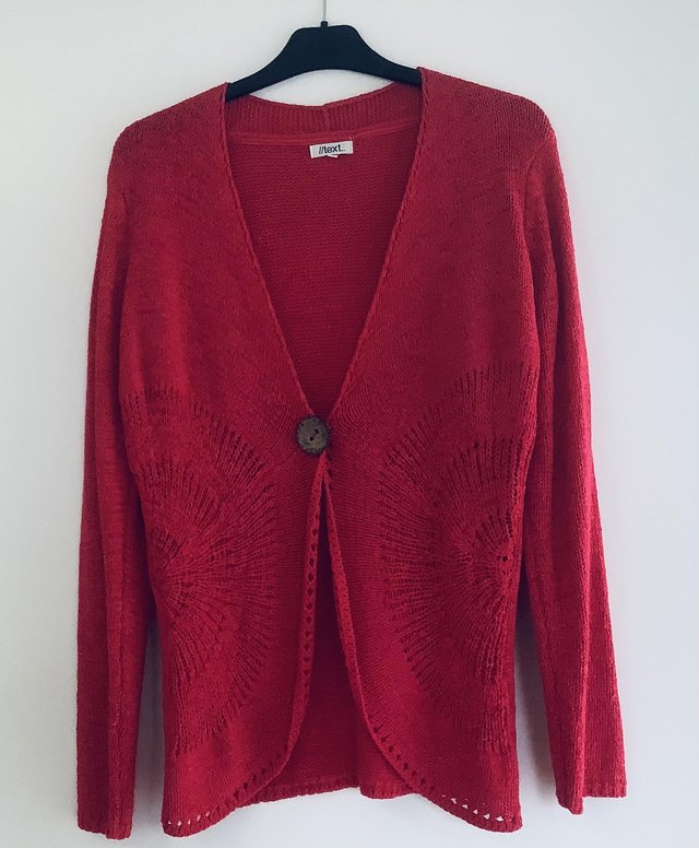 Preview of the first image of //text Red Cardigan.