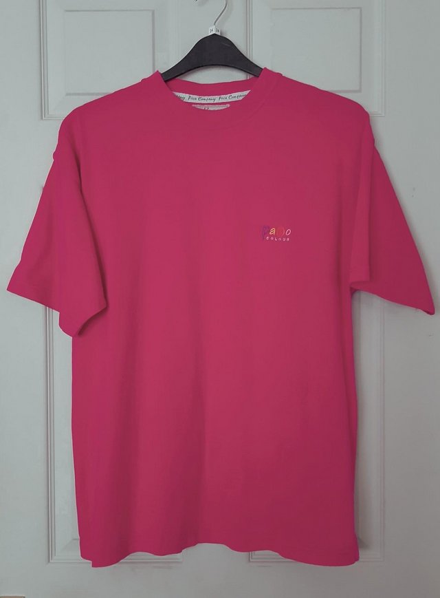 Preview of the first image of Mens Magenta Paco T Shirt - Size M/L   B13.