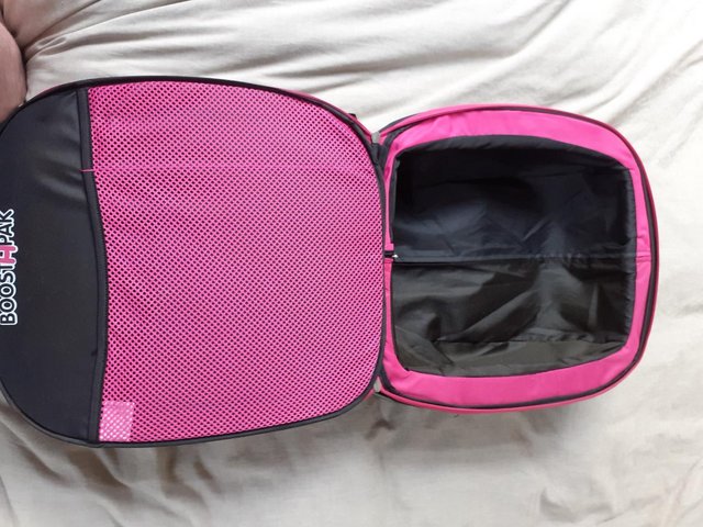 Preview of the first image of Trunki Boostapak (Pink) car seat / rucsac.