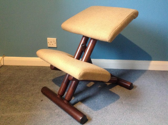 Preview of the first image of Balans kneeling stool.