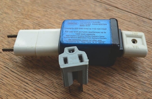 Preview of the first image of Vintage FRANZUS Foreign Travel Converter & Adapter.
