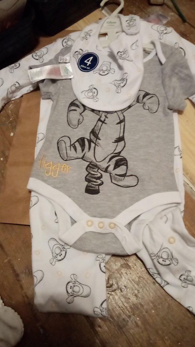 Preview of the first image of Baby clothes.