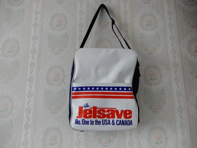 Image 3 of Retro travel bag