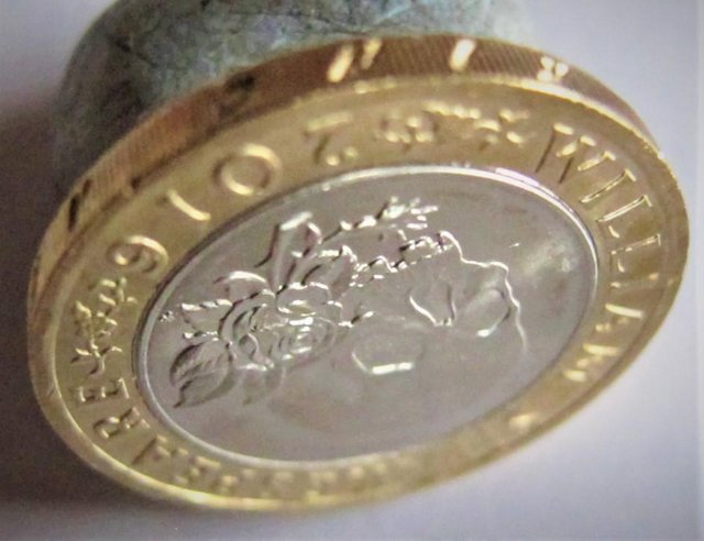 Image 3 of 2016 £2 Coin. EDGE INSCRIPTION ERROR. SHAKESPEARE TRAGEDIES