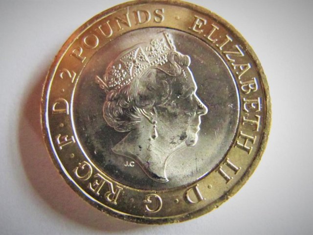 Image 5 of 2016 £2 Coin. EDGE INSCRIPTION ERROR. SHAKESPEARE TRAGEDIES